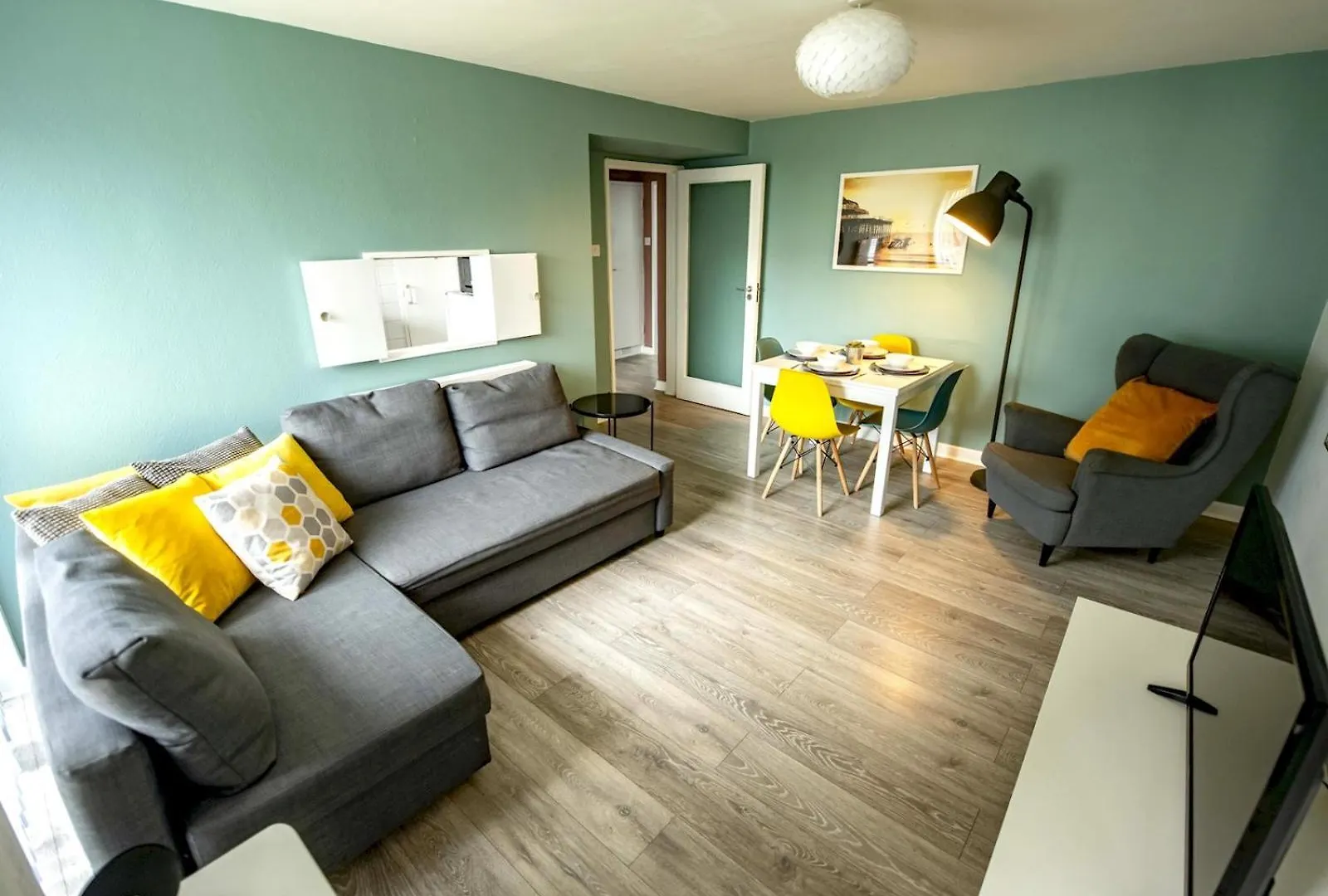 Bustling Brighton Apartment Pass The Keys