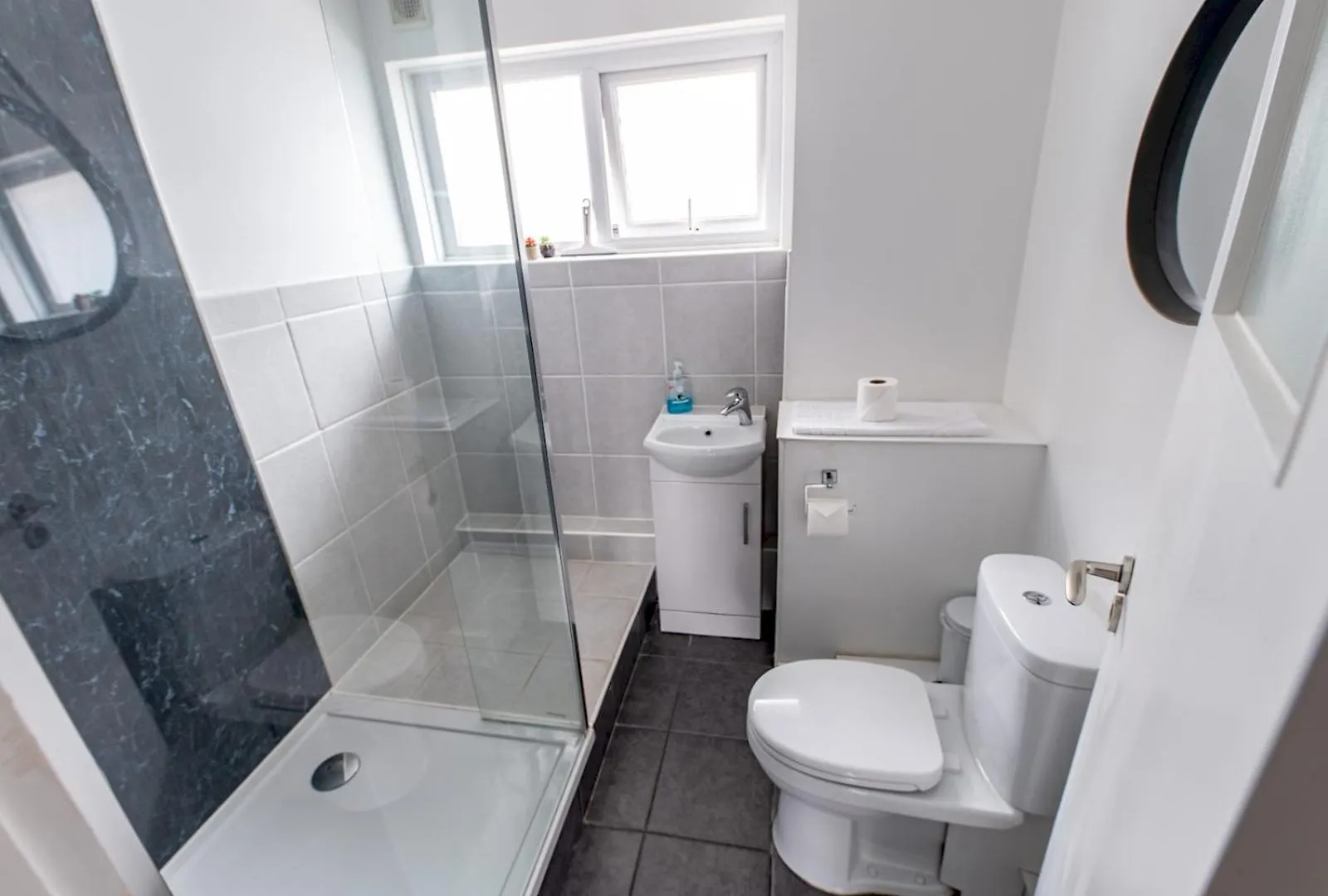 Bustling Brighton Apartment Pass The Keys